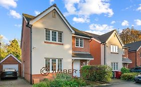 Spacious 5 Bed House In Reading By Amber Stays, Perfect For Business & Contractors, Sleeps 12!