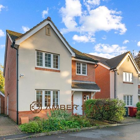 Spacious 5 Bed House In Reading By Amber Stays, Perfect For Business & Contractors, Sleeps 12! Exterior photo
