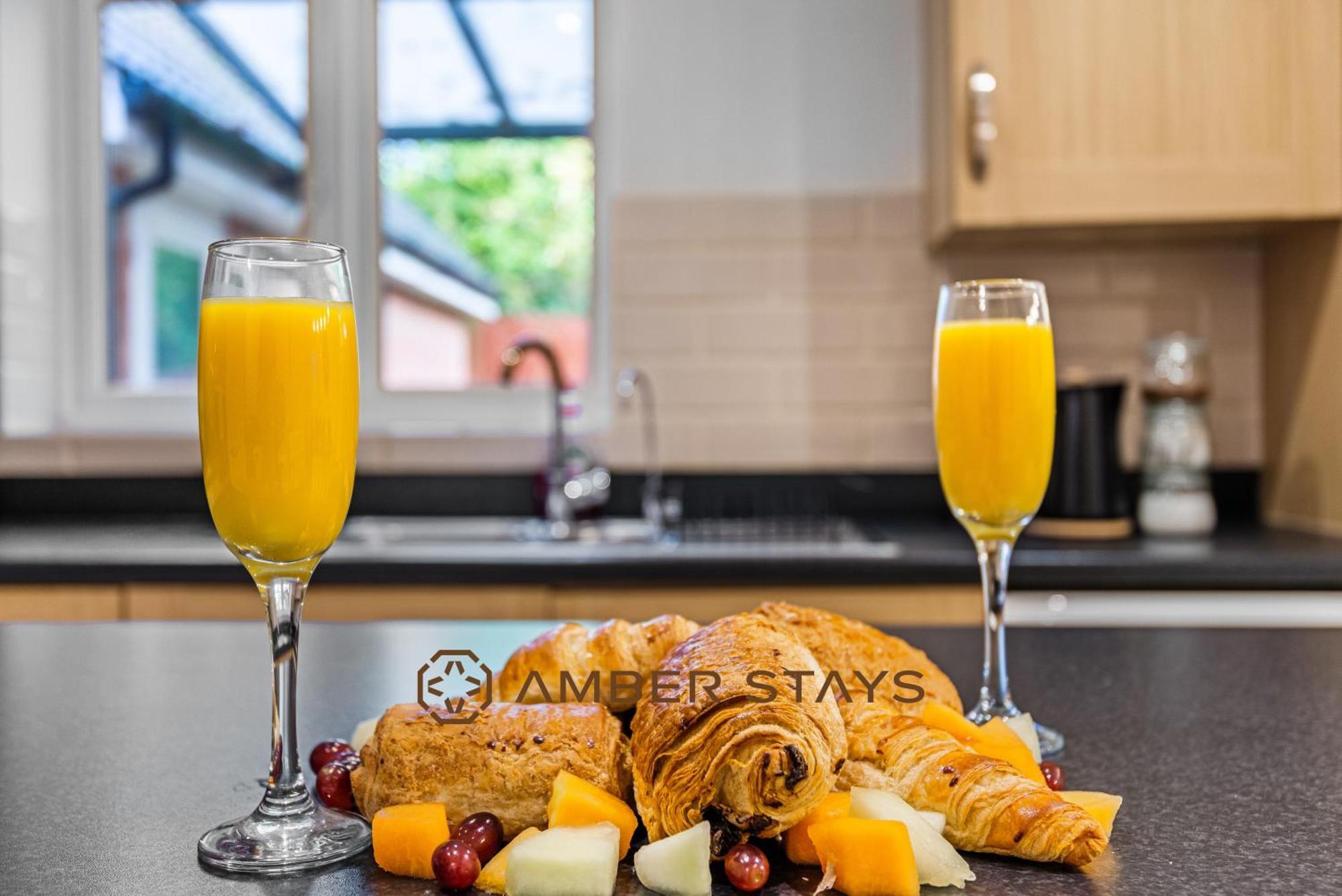 Spacious 5 Bed House In Reading By Amber Stays, Perfect For Business & Contractors, Sleeps 12! Exterior photo