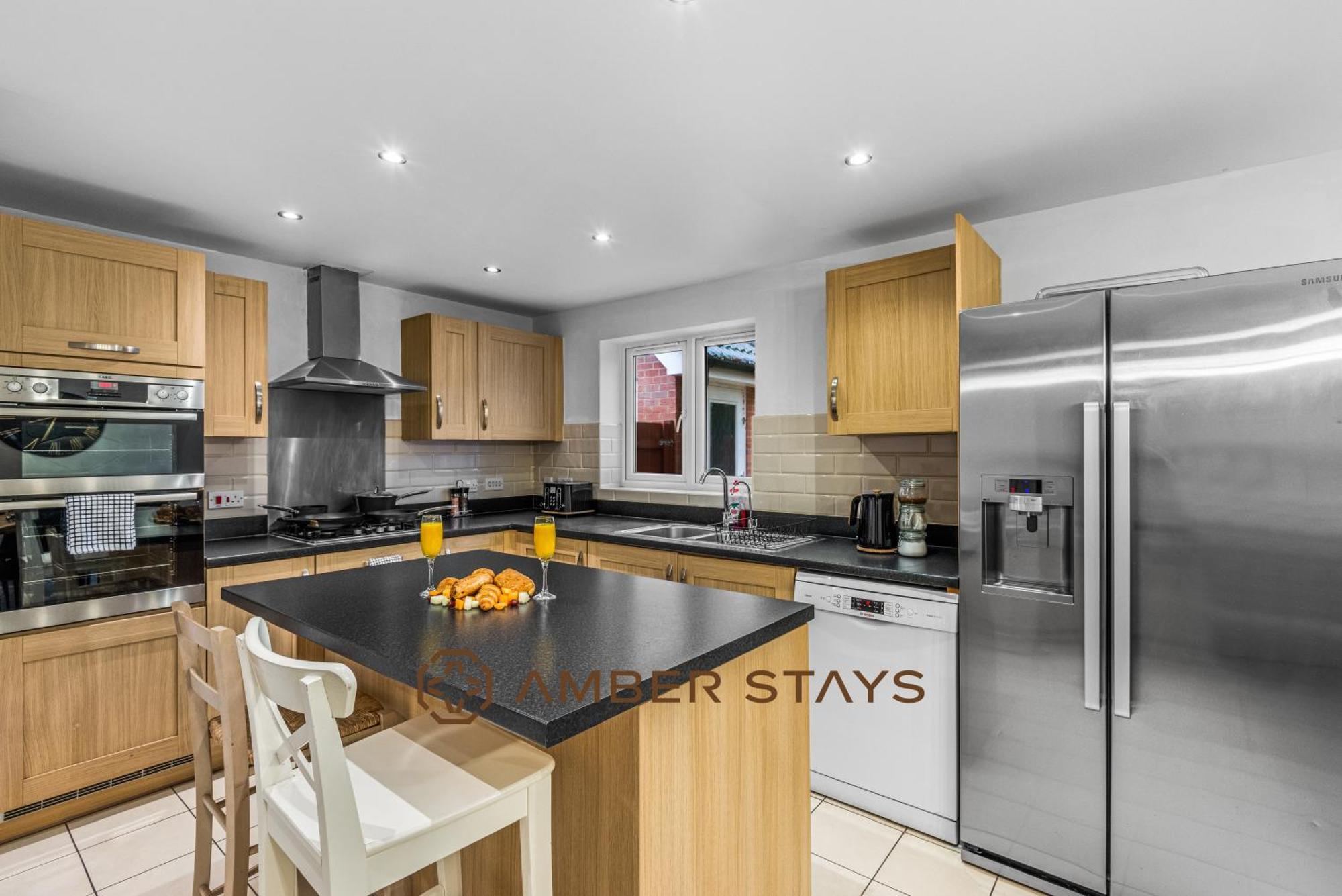 Spacious 5 Bed House In Reading By Amber Stays, Perfect For Business & Contractors, Sleeps 12! Exterior photo
