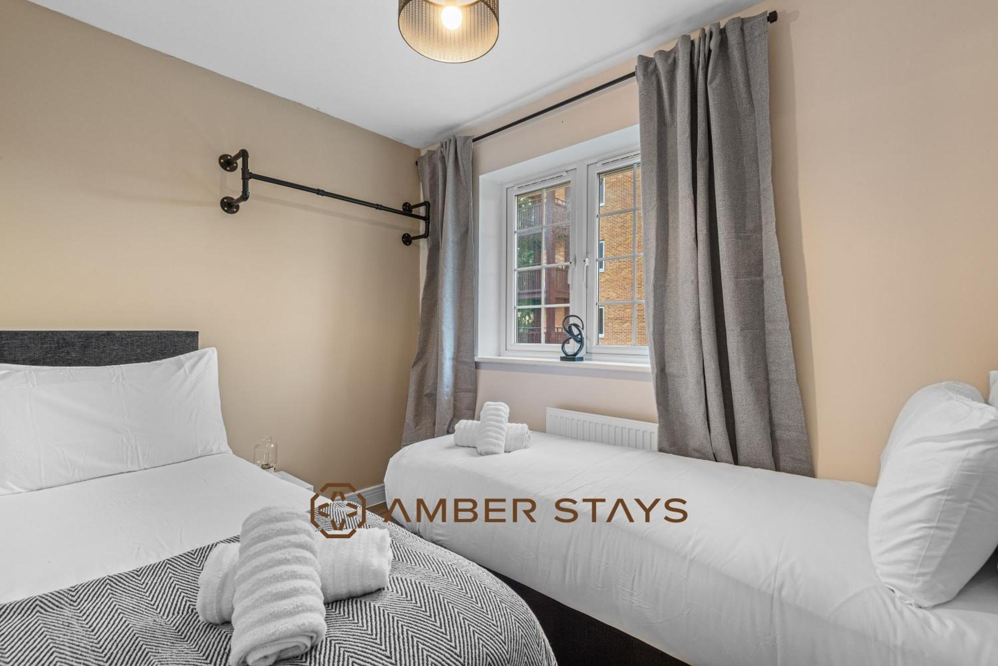 Spacious 5 Bed House In Reading By Amber Stays, Perfect For Business & Contractors, Sleeps 12! Exterior photo