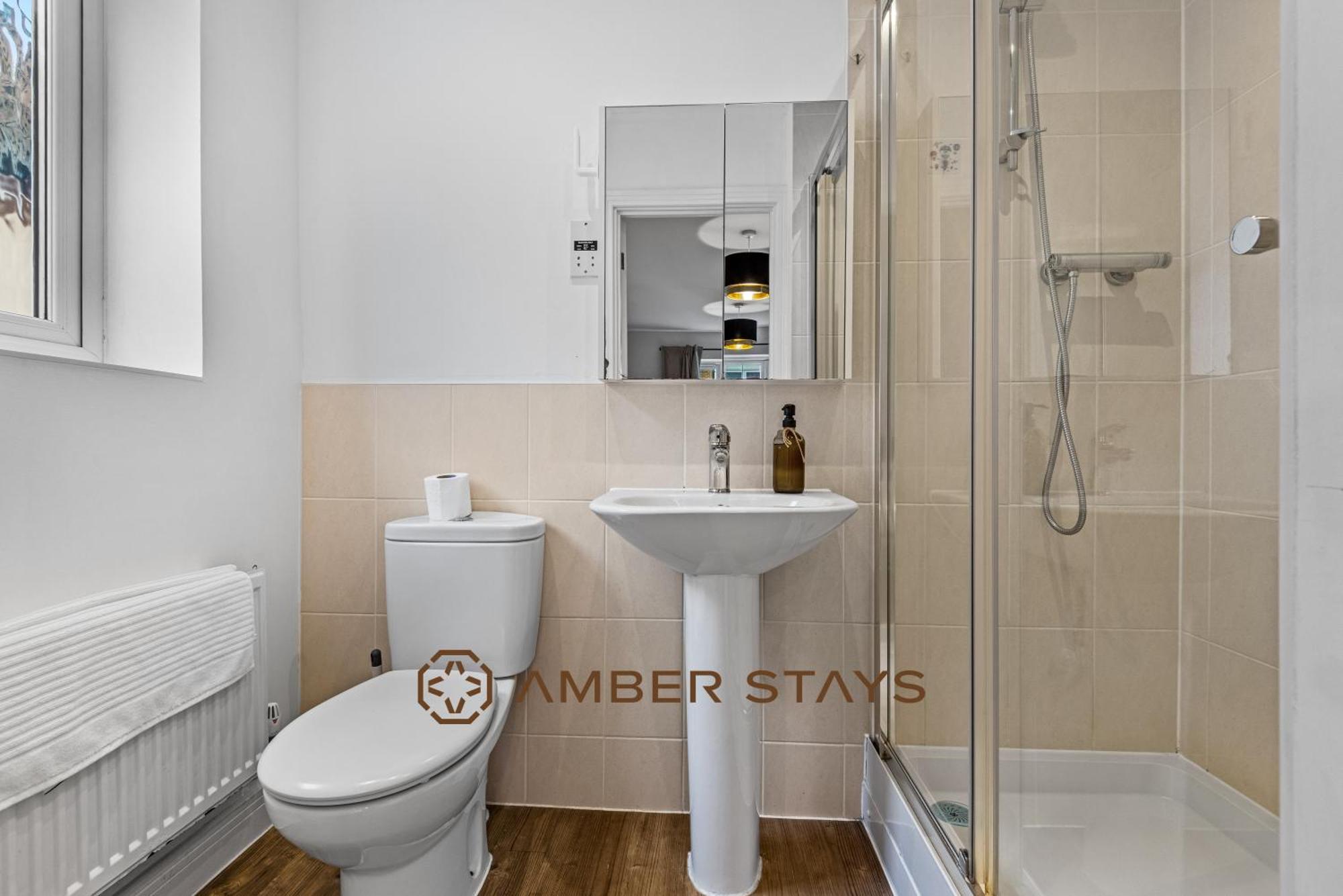 Spacious 5 Bed House In Reading By Amber Stays, Perfect For Business & Contractors, Sleeps 12! Exterior photo